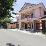 Reddoorz Near Metro Indah Mall