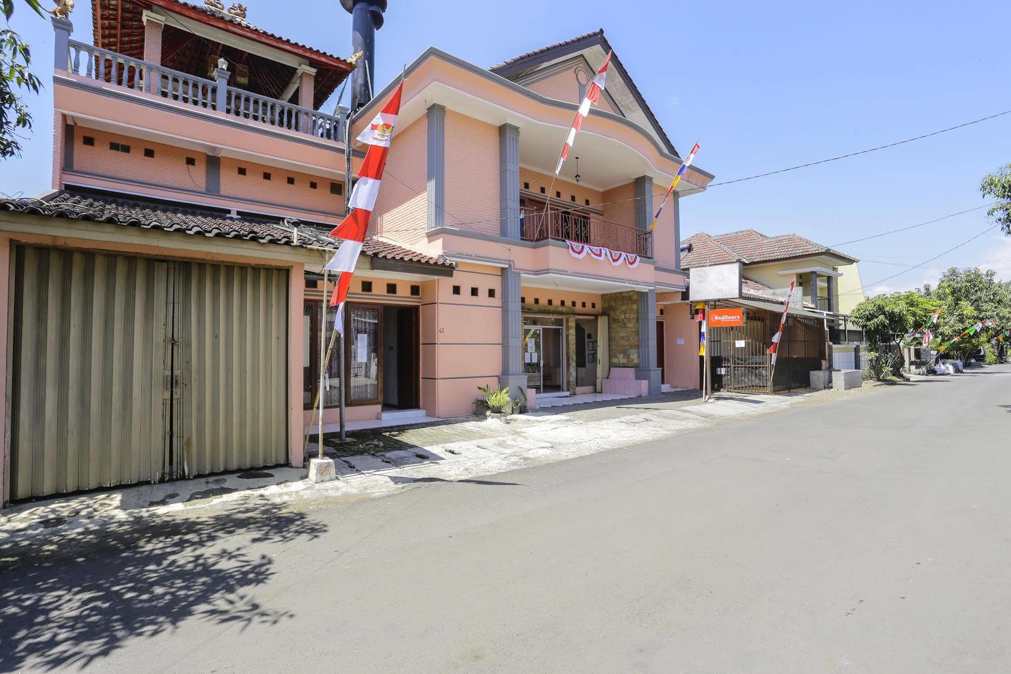Reddoorz Near Metro Indah Mall Bandung