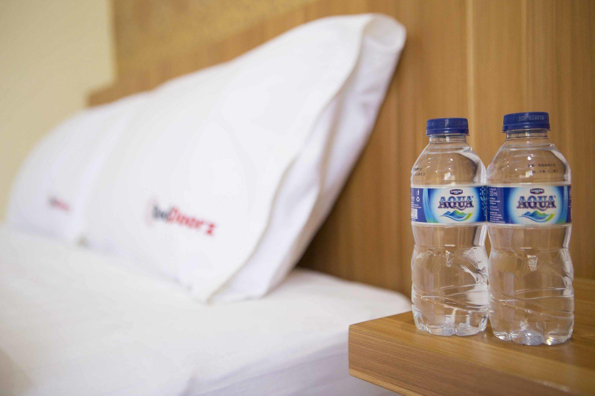 Hotel Reddoorz Near Metro Indah Mall 3*