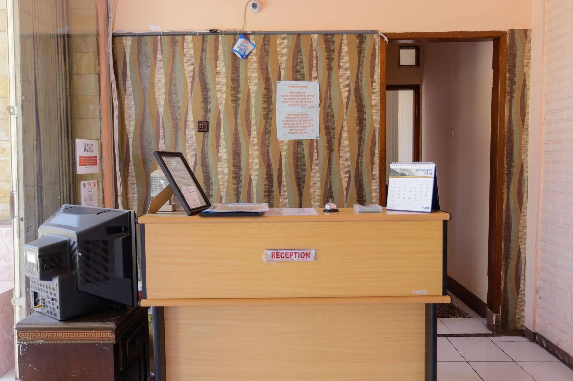 Reddoorz Near Metro Indah Mall Hotel 3*